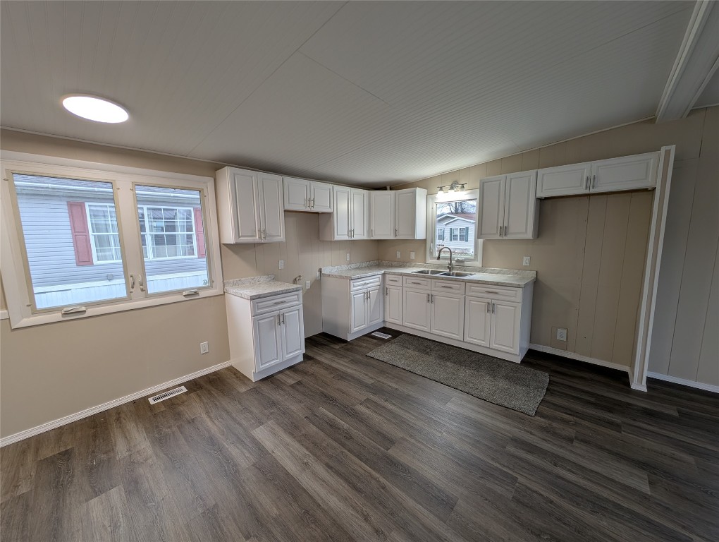8229 Timberwood Lane, Erie, Pennsylvania image 3