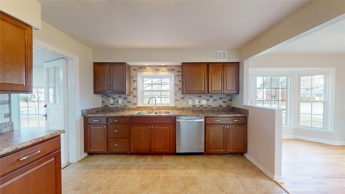 2104 Eastlawn Parkway, Erie, Pennsylvania image 9