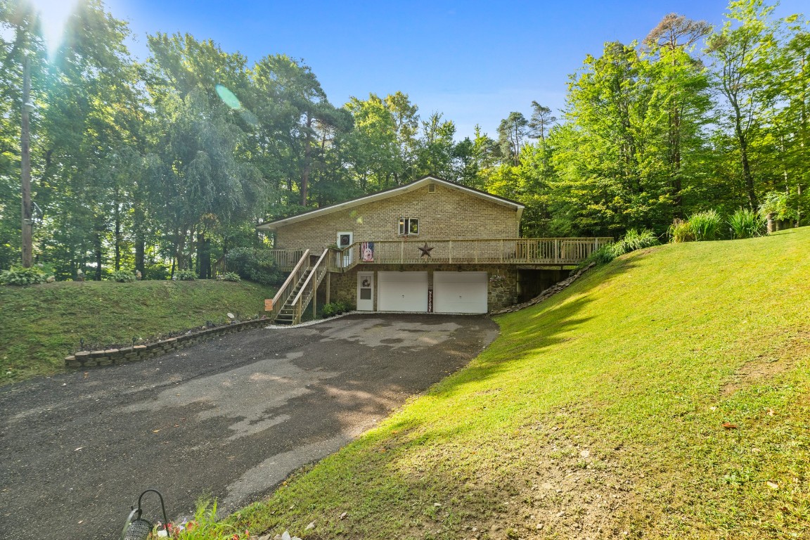 8710 Perry Highway, Erie, Pennsylvania image 2