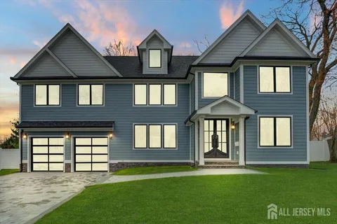 MLS: 2512121R