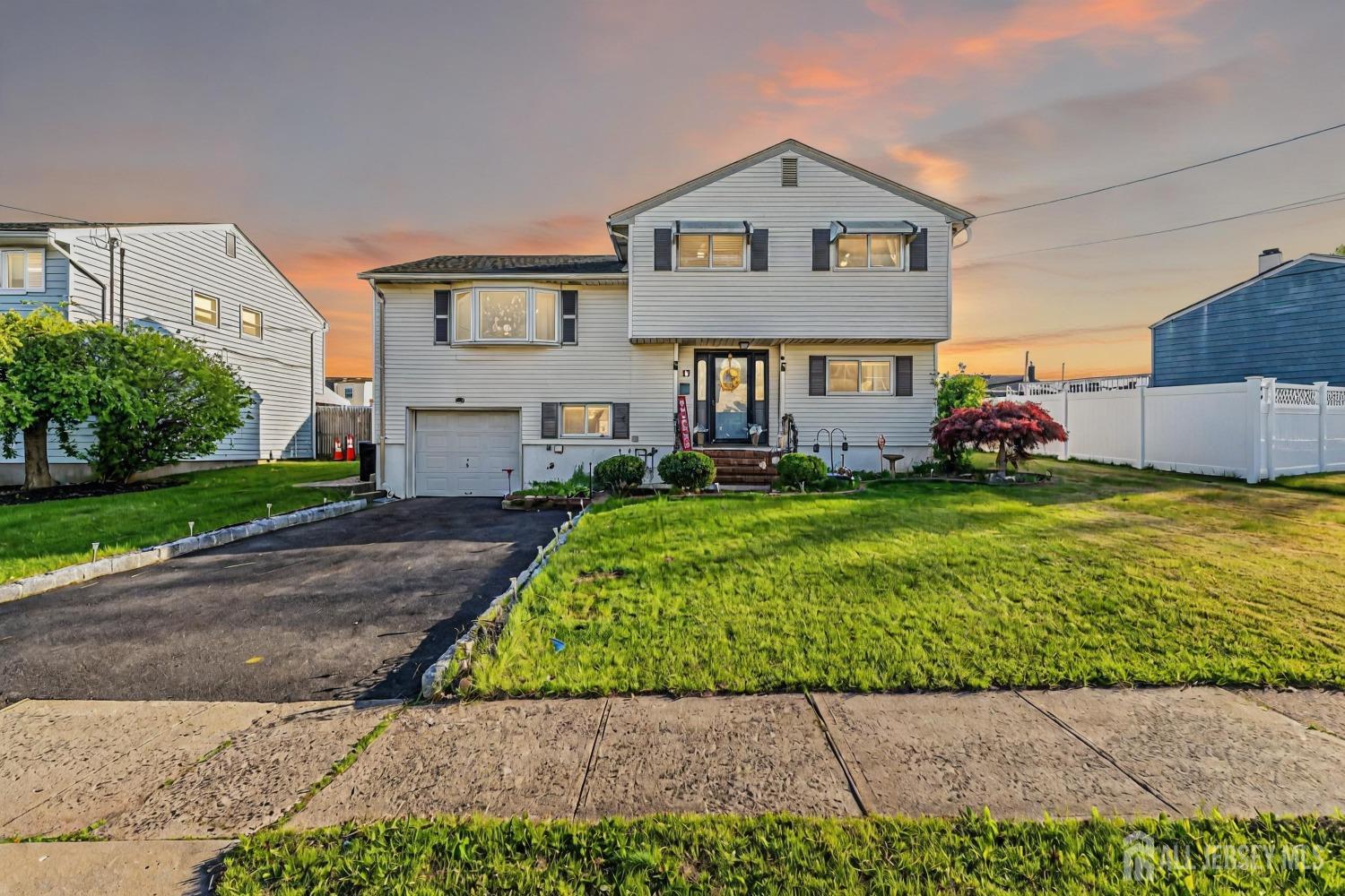 17 Sunnyside Drive, Carteret, New Jersey image 1
