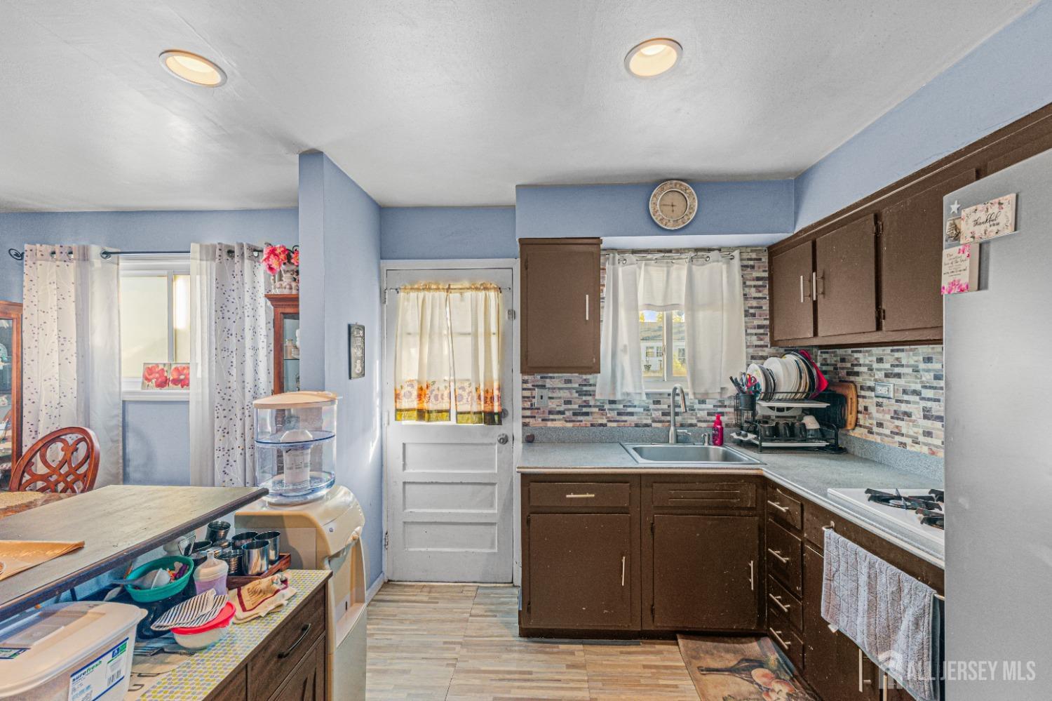 17 Sunnyside Drive, Carteret, New Jersey image 12