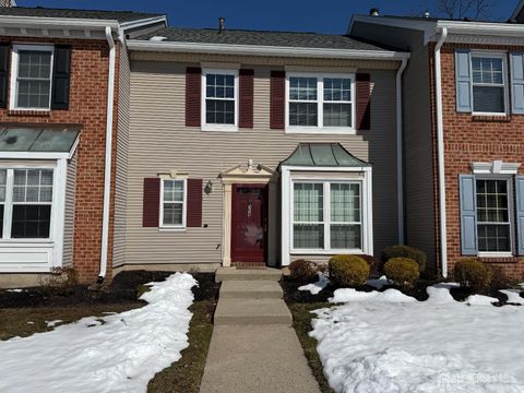 Condo For Sale - 358 Hadleigh Lane<br/> North Brunswick, NJ 08902