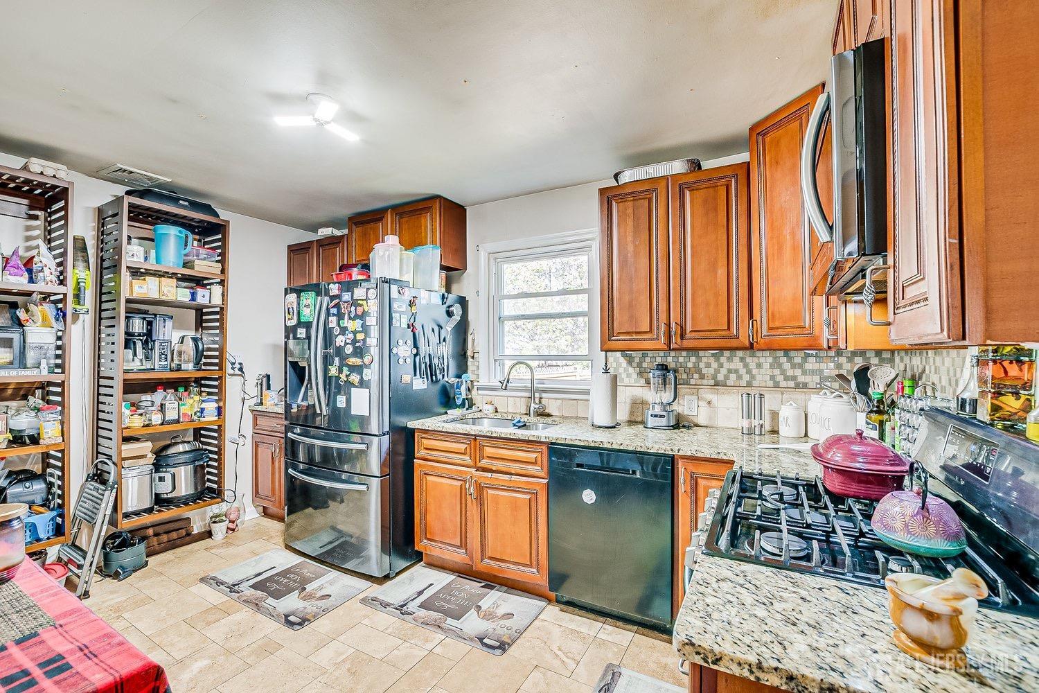 114 Garden Terrace, Edison, New Jersey image 11