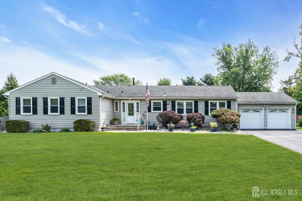 2 COLDSPRING RD, FREEHOLD, NJ 07728 - Image 01caa7a986d2e990d0e9f96b868dcc5b/2751549035