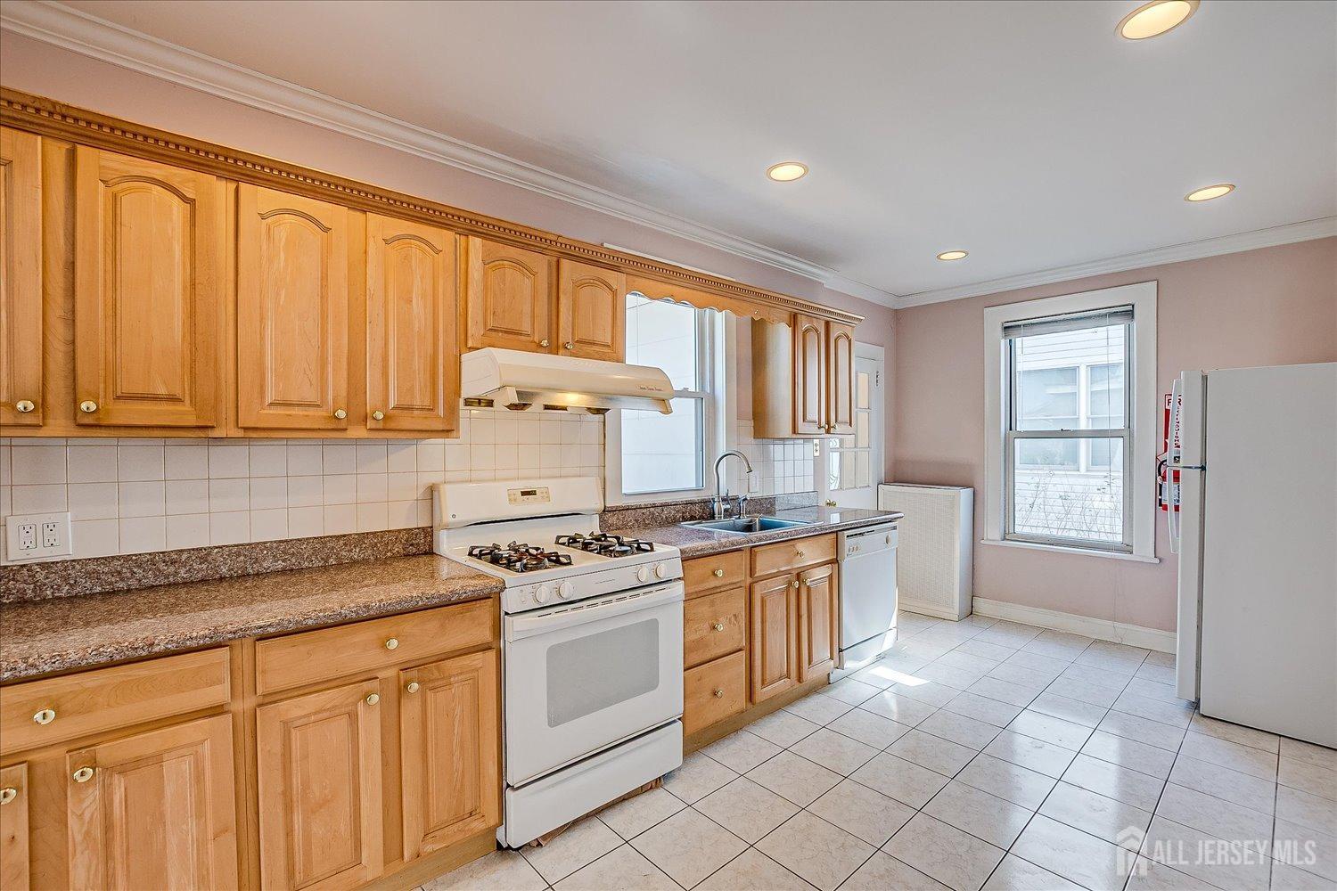 27 N 6th Avenue, Highland Park, New Jersey image 22