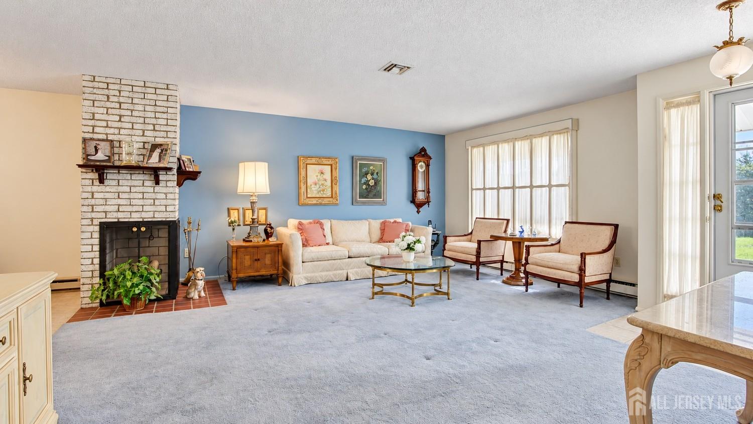 14 Basswood Plaza B