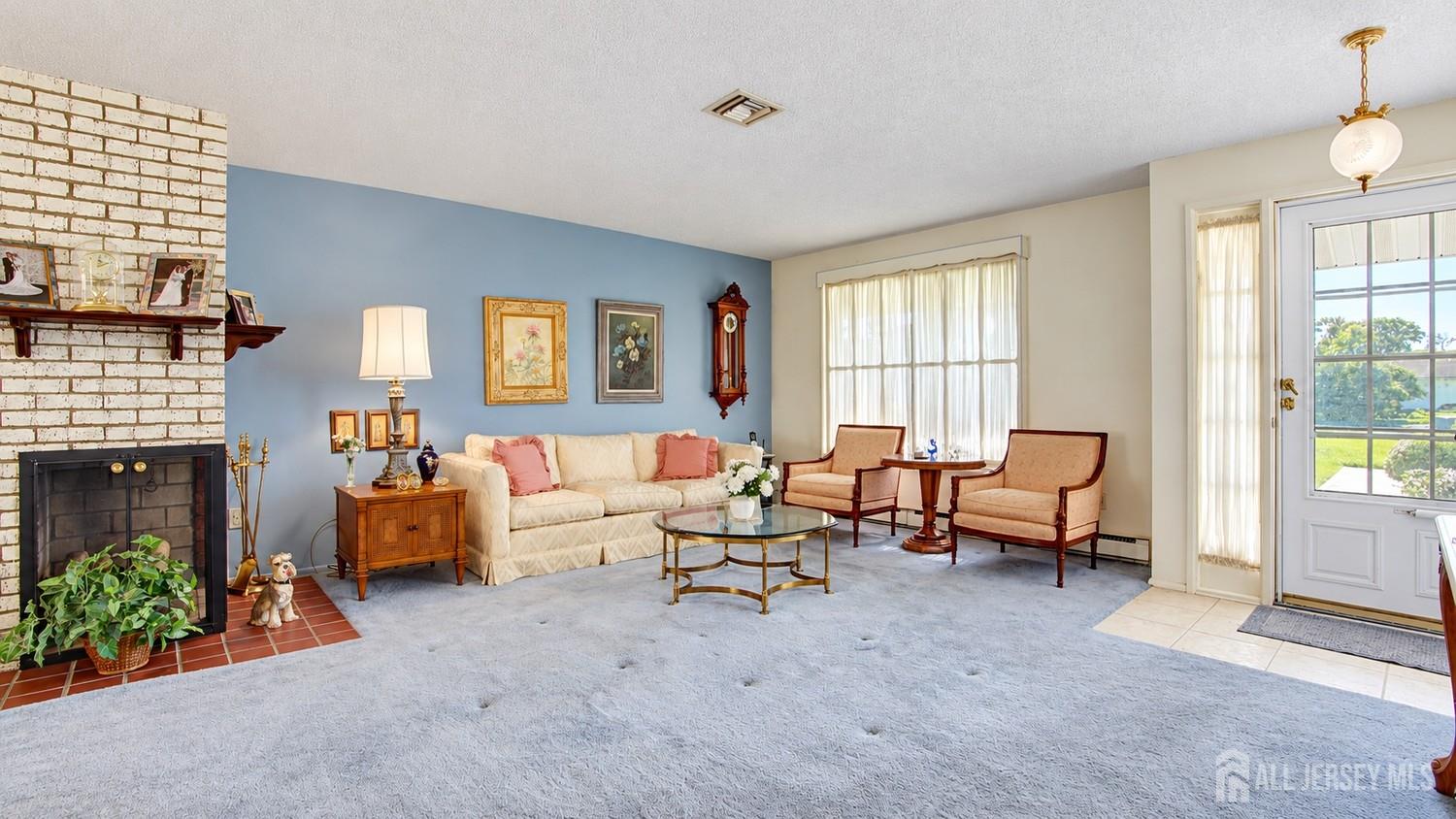 14 Basswood Plaza B
