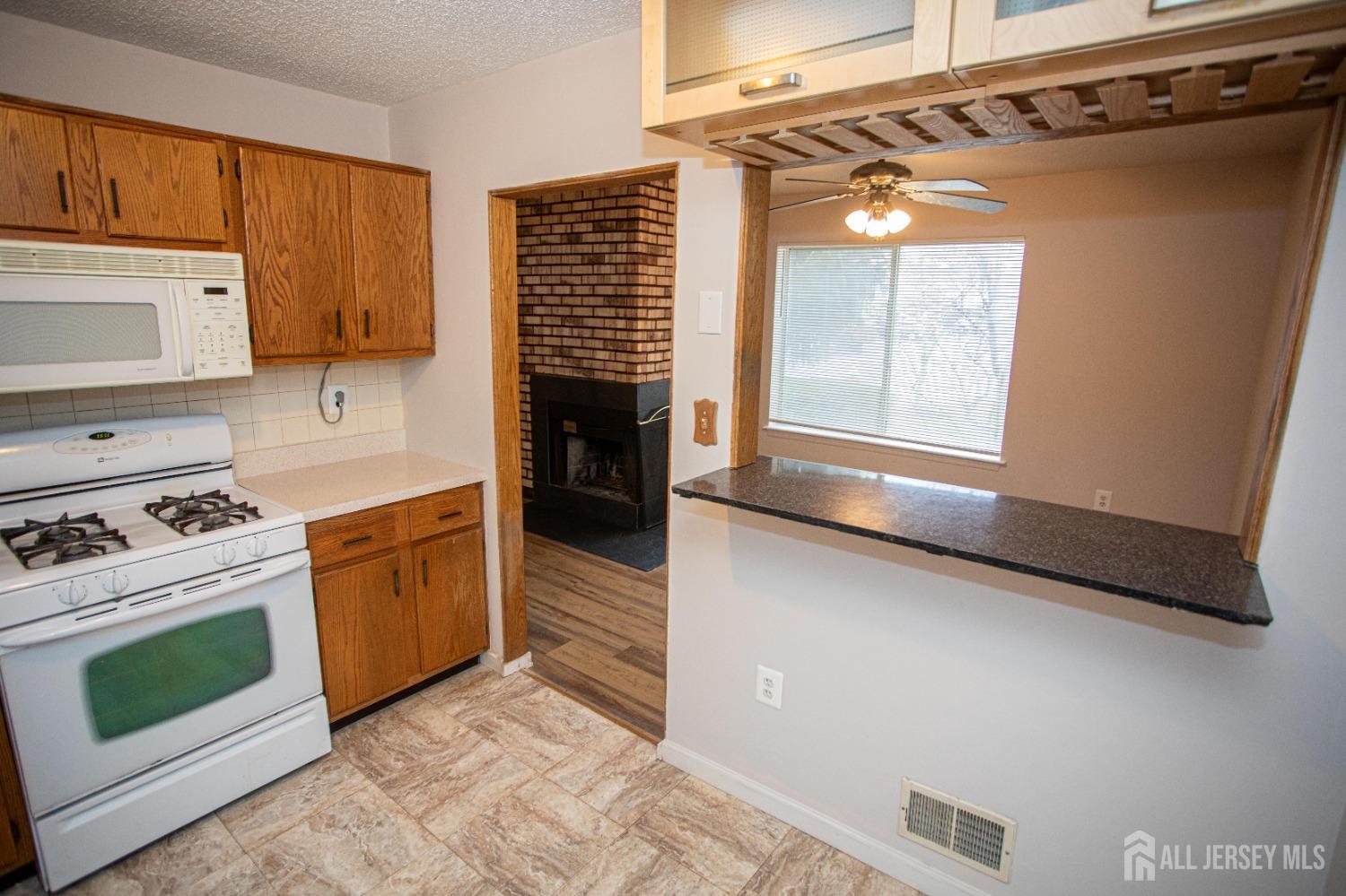 29 Chatham Square, Sayreville, New Jersey image 13