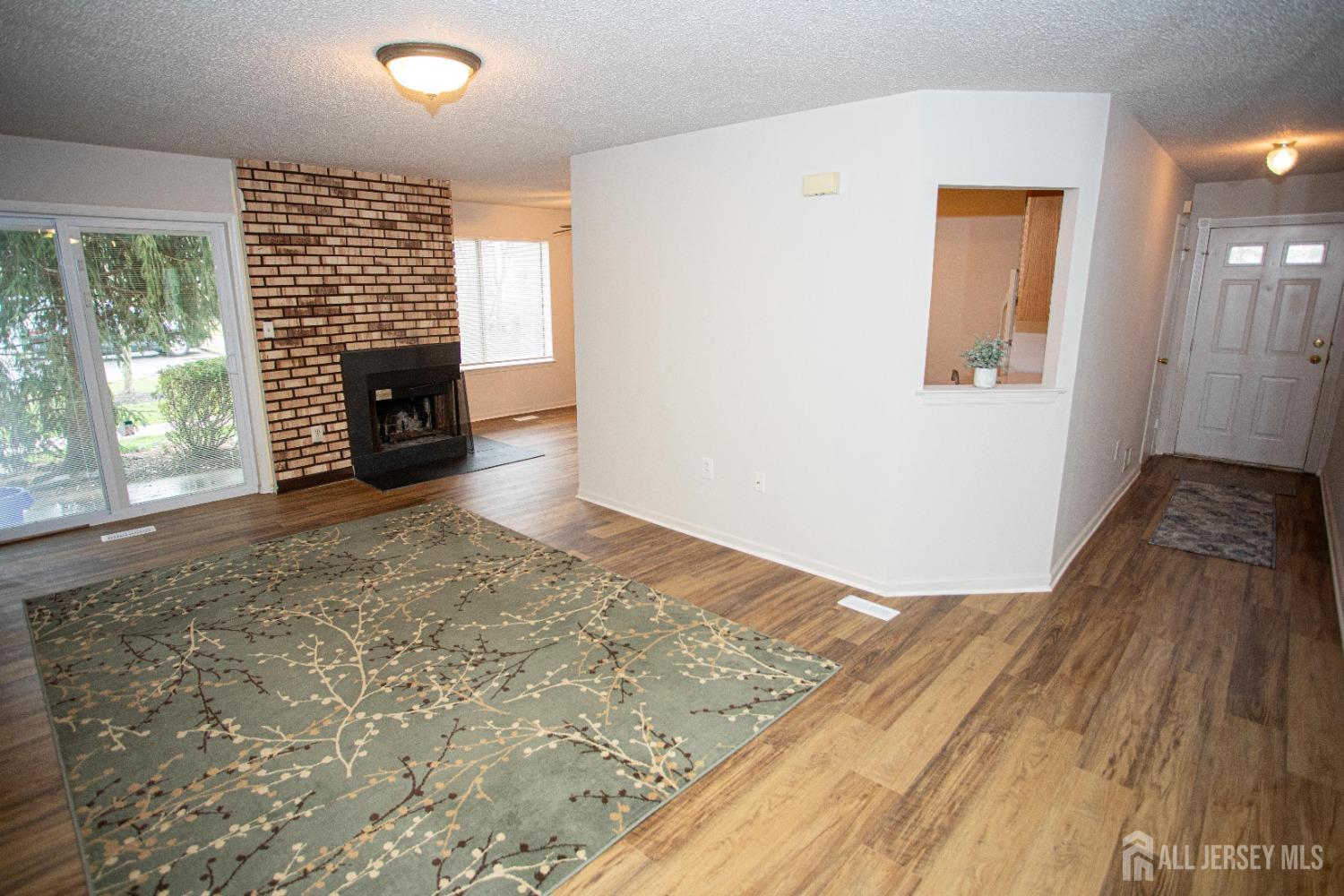 29 Chatham Square, Sayreville, New Jersey image 2