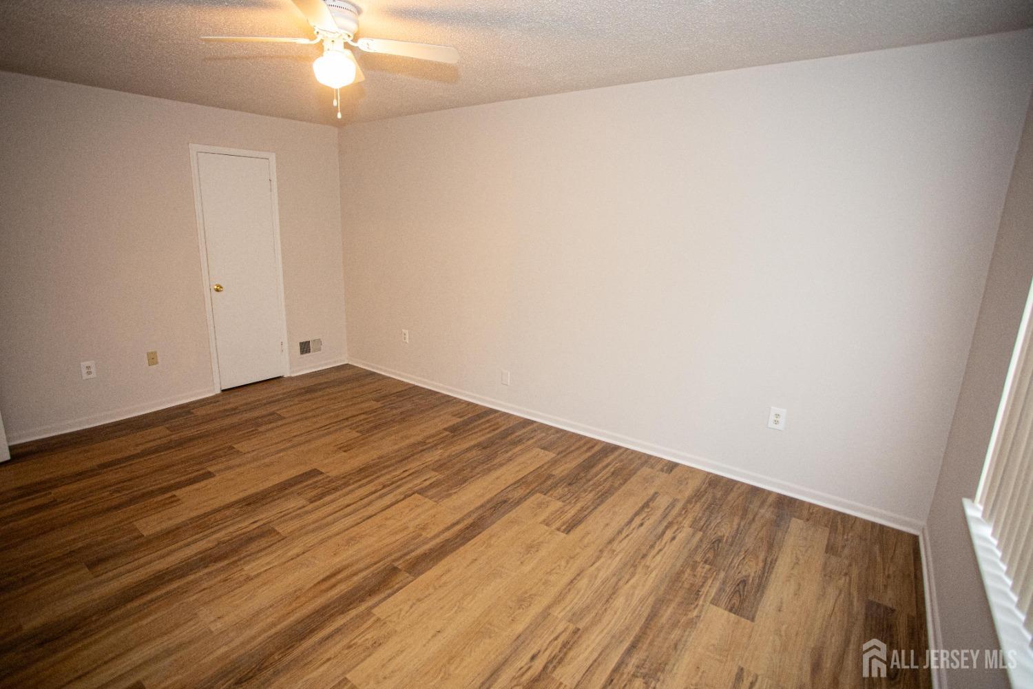 29 Chatham Square, Sayreville, New Jersey image 14