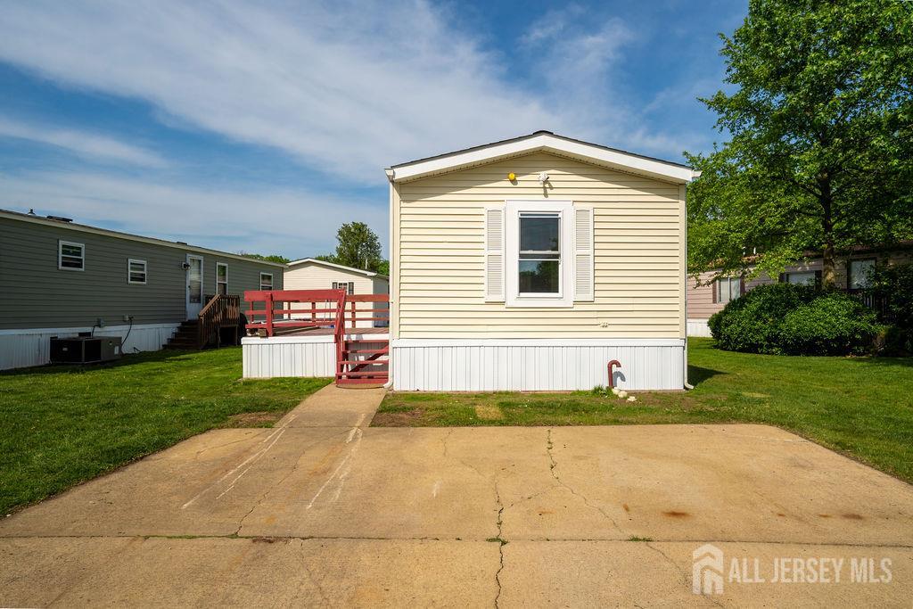 7 Deerbrook Boulevard, North Brunswick, New Jersey image 2