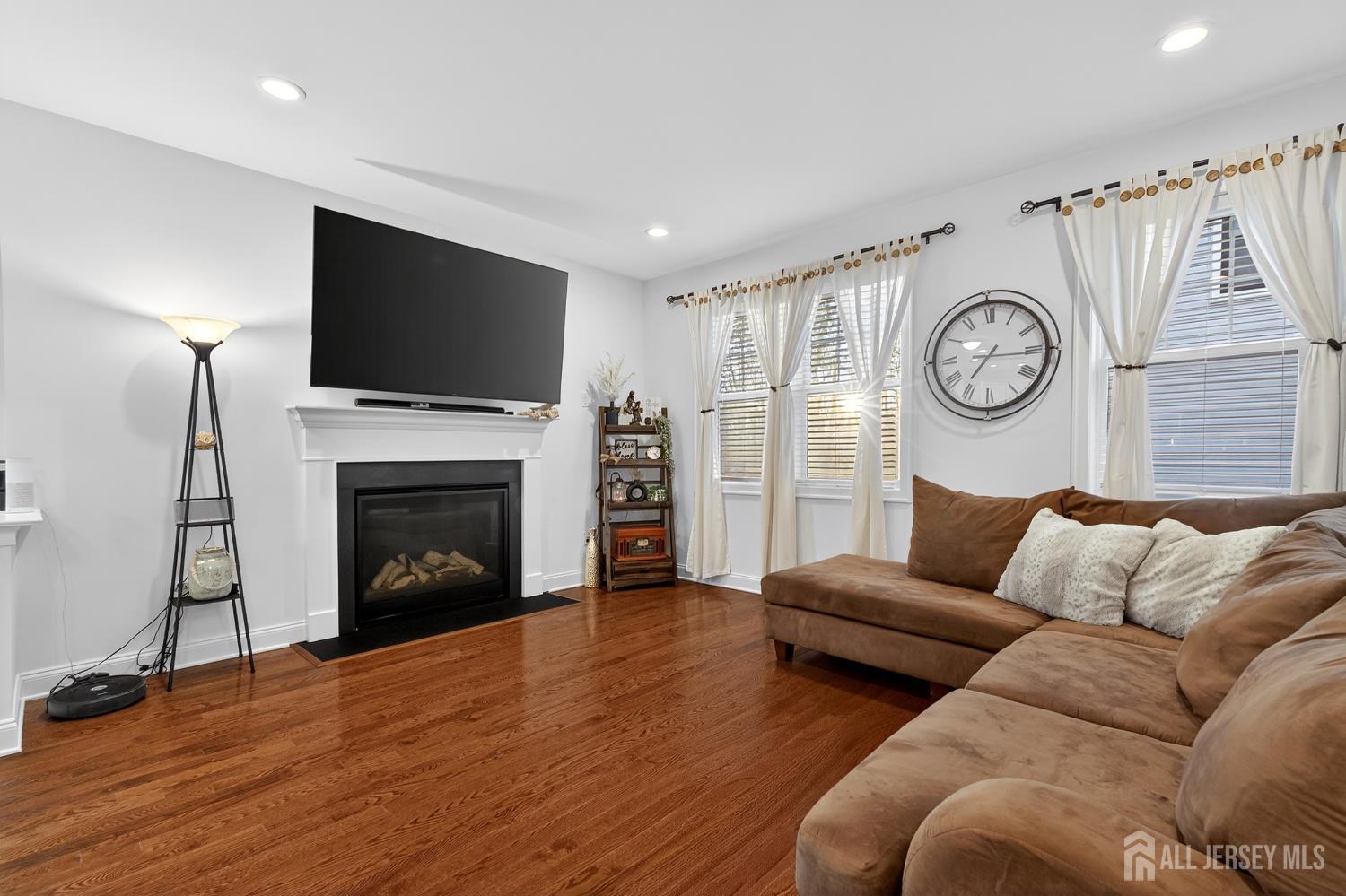 Old Bridge, New Jersey, 08857, United States, 6 Bedrooms Bedrooms, ,4 BathroomsBathrooms,Residential,Active,2041769