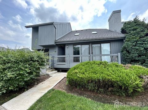 Condo For Sale - 89 Linda Lane<br/> Middlesex County, Edison, NJ 08820