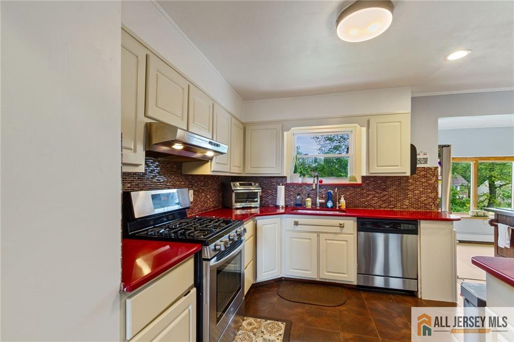 8 Harold Avenue, Edison, New Jersey image 6