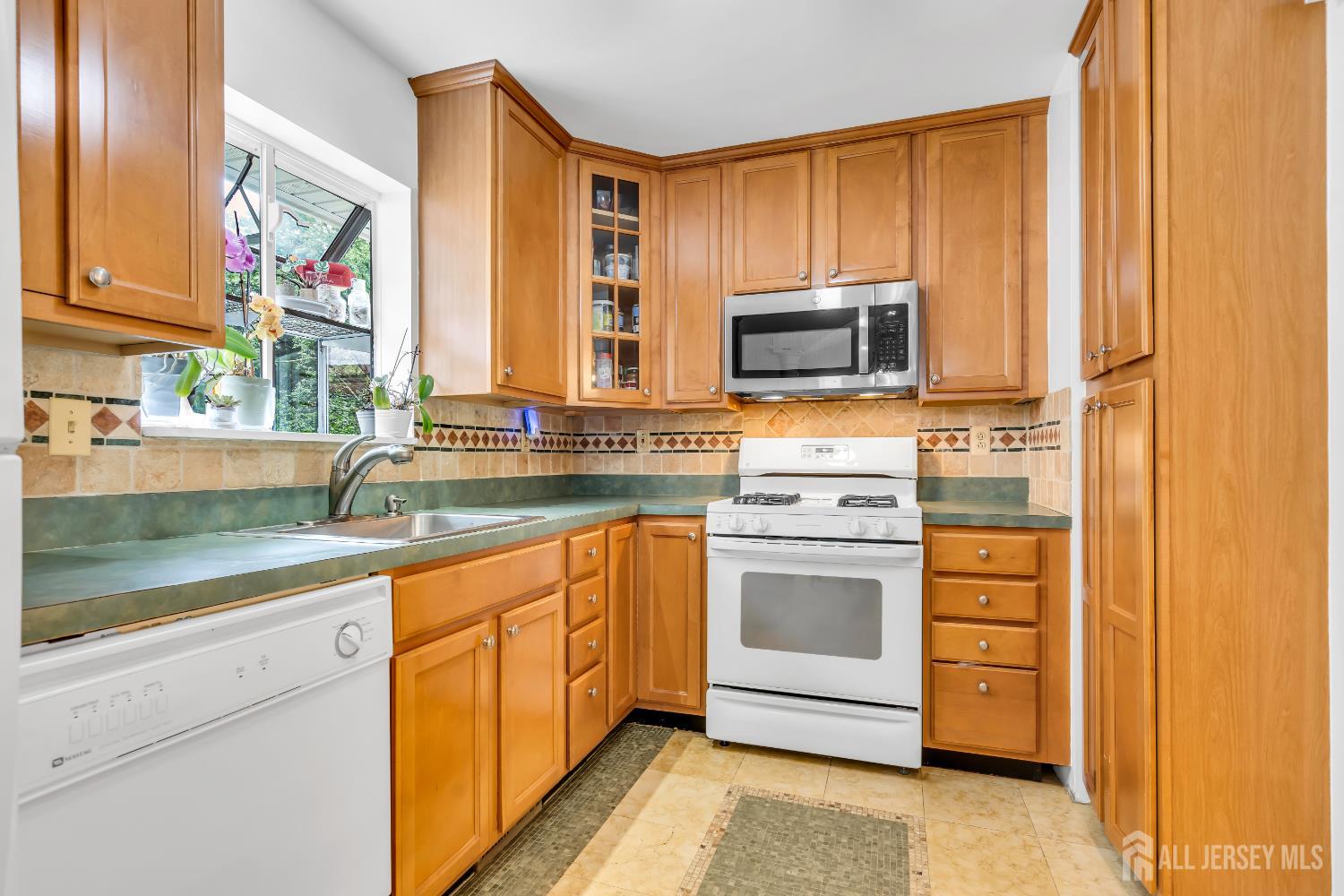 90 Ryders Lane, East Brunswick, New Jersey image 20