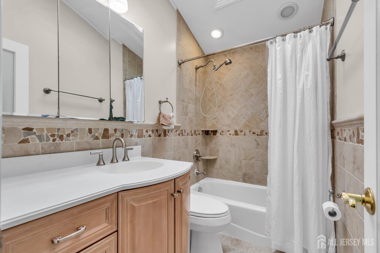 90 Ryders Lane, East Brunswick, New Jersey image 24