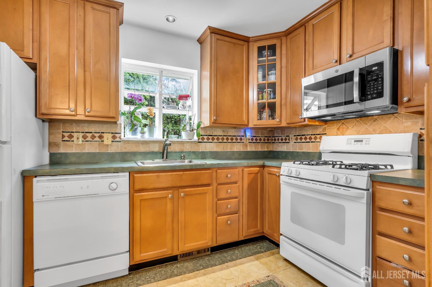 90 Ryders Lane, East Brunswick, New Jersey image 22