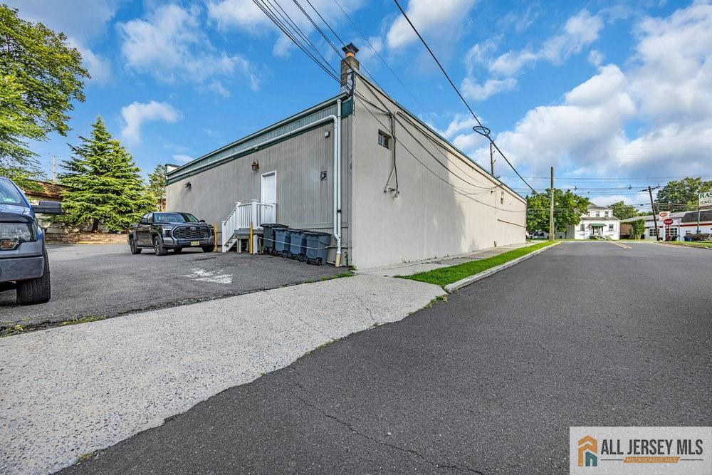 1001 Raritan Avenue