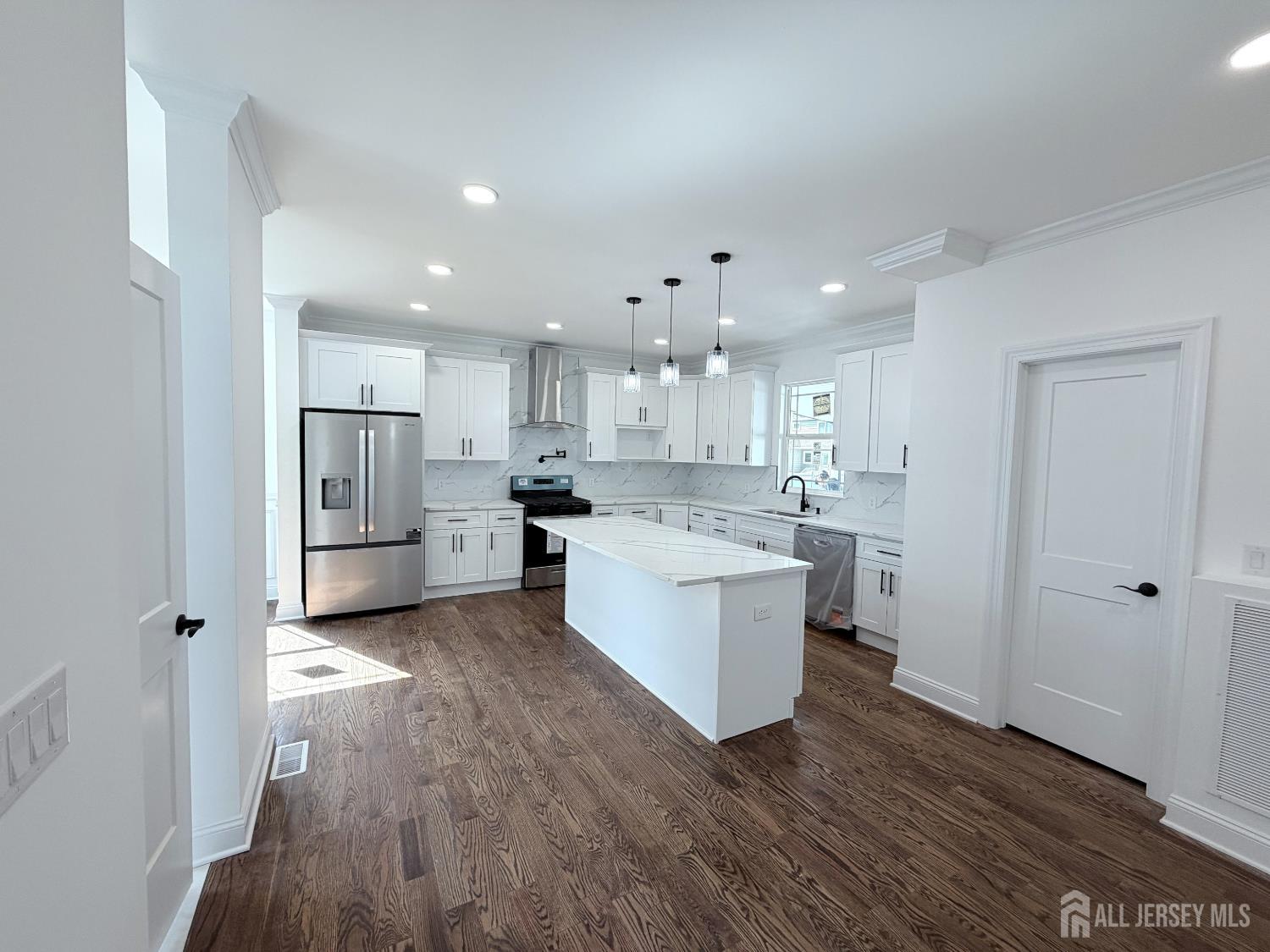 28 S McKinley Avenue S
