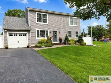 8 Tanglewood Lane Colonia NJ 07067