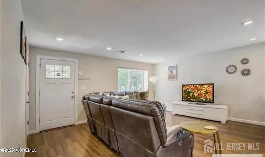 106 Manalapan Road, Spotswood, New Jersey image 2