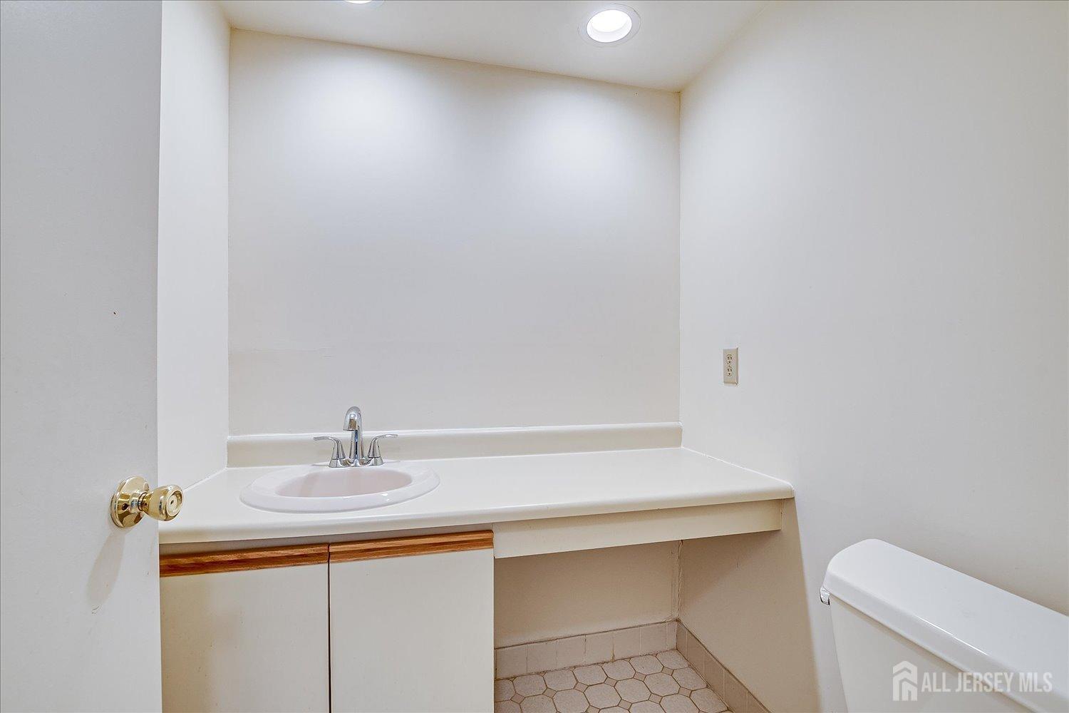 4807 Stonehedge Road, Edison, New Jersey image 37