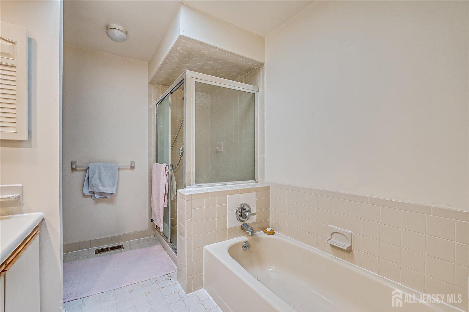 4807 Stonehedge Road, Edison, New Jersey image 28
