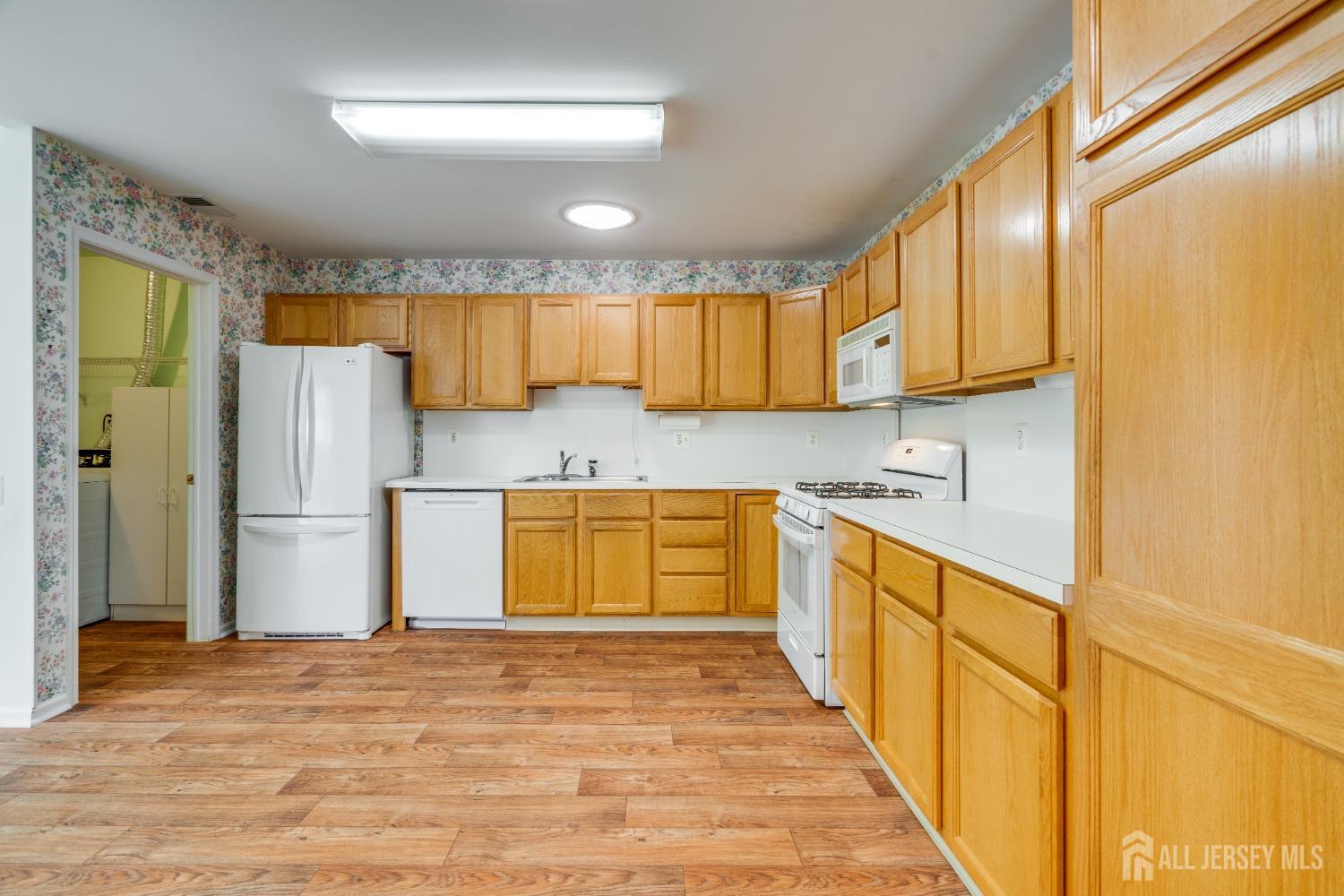 306 Kinglet Drive, Monroe Township, New Jersey image 4