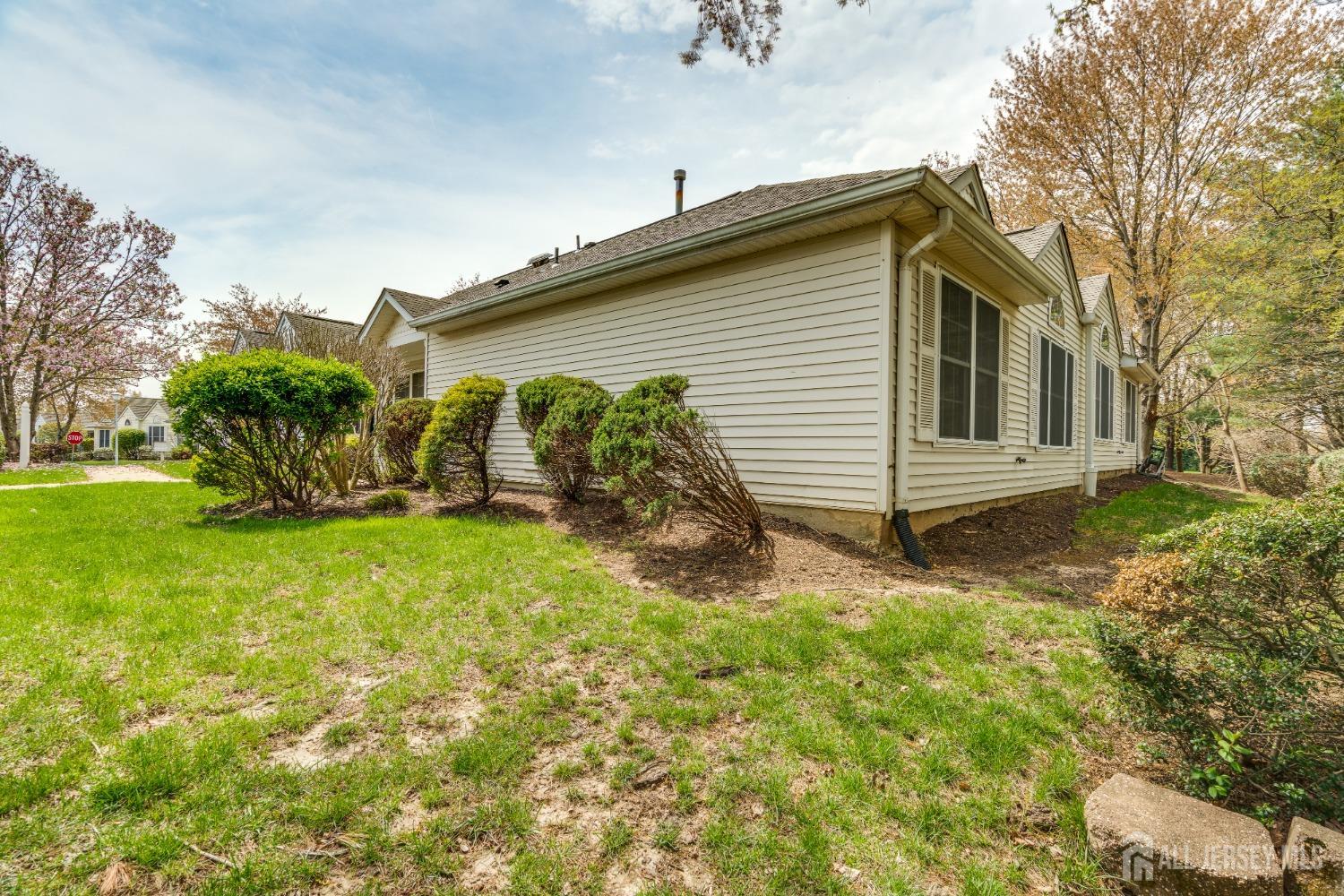 306 Kinglet Drive, Monroe Township, New Jersey image 16