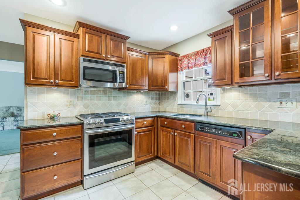 318 Ambrose Avenue, Middlesex, New Jersey image 16