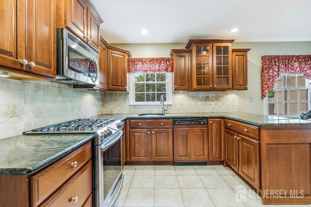 318 Ambrose Avenue, Middlesex, New Jersey image 13