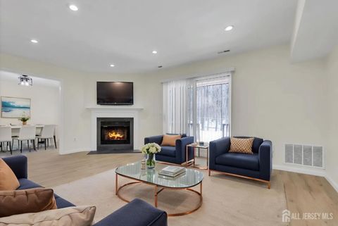 Condo For Sale - 113 Heather Court #113<br/> Middlesex County, Edison, NJ 08820