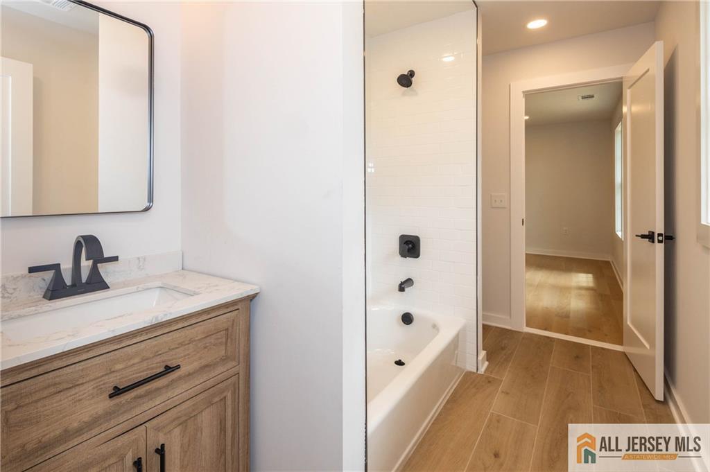 38 Hillcrest Avenue, Edison, New Jersey image 37