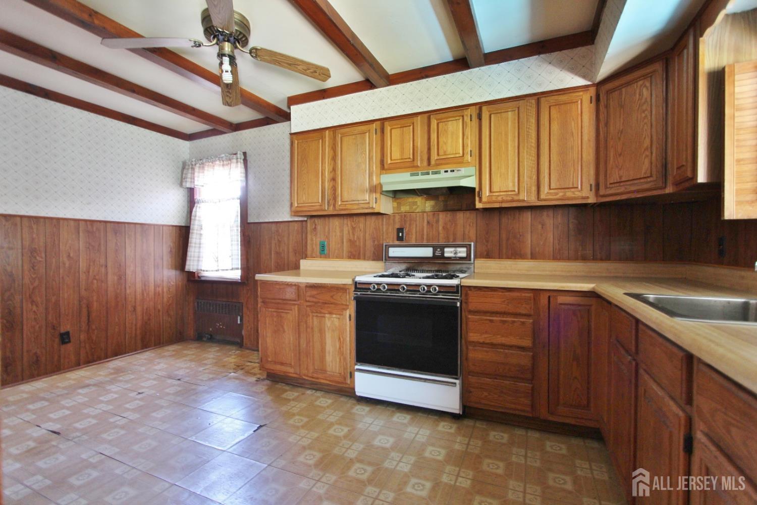 Rahway, New Jersey 07065, United States, 3 Bedrooms Bedrooms, ,1 BathroomBathrooms,Residential,Active,165504