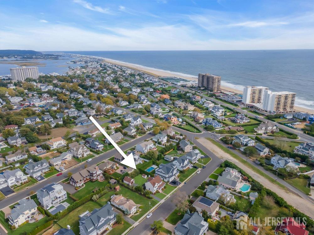 Monmouth Beach, New Jersey 07750, United States, 5 Bedrooms Bedrooms, ,4 BathroomsBathrooms,Residential,Active,123422