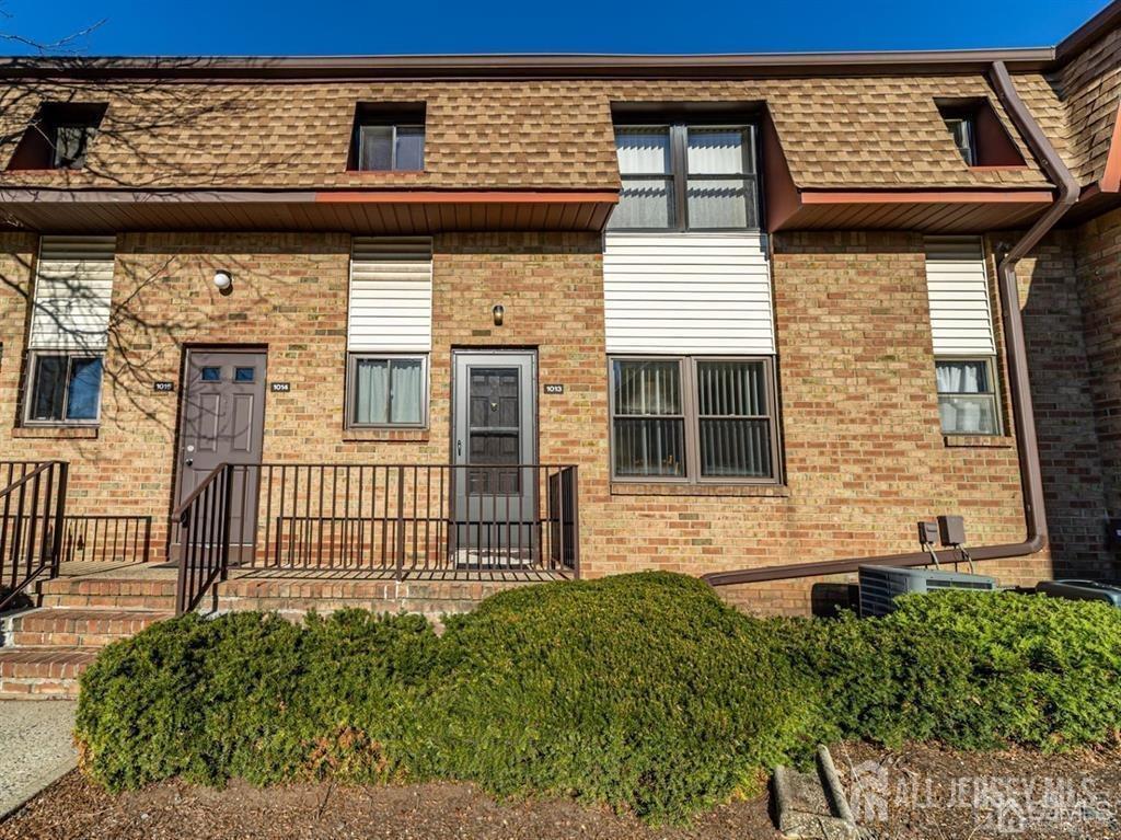 1013 N Oaks Boulevard, North Brunswick, New Jersey image 1