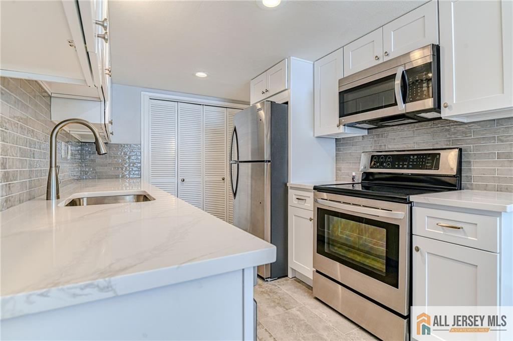 73 Chatham Drive #73A, Monroe Township, New Jersey image 5