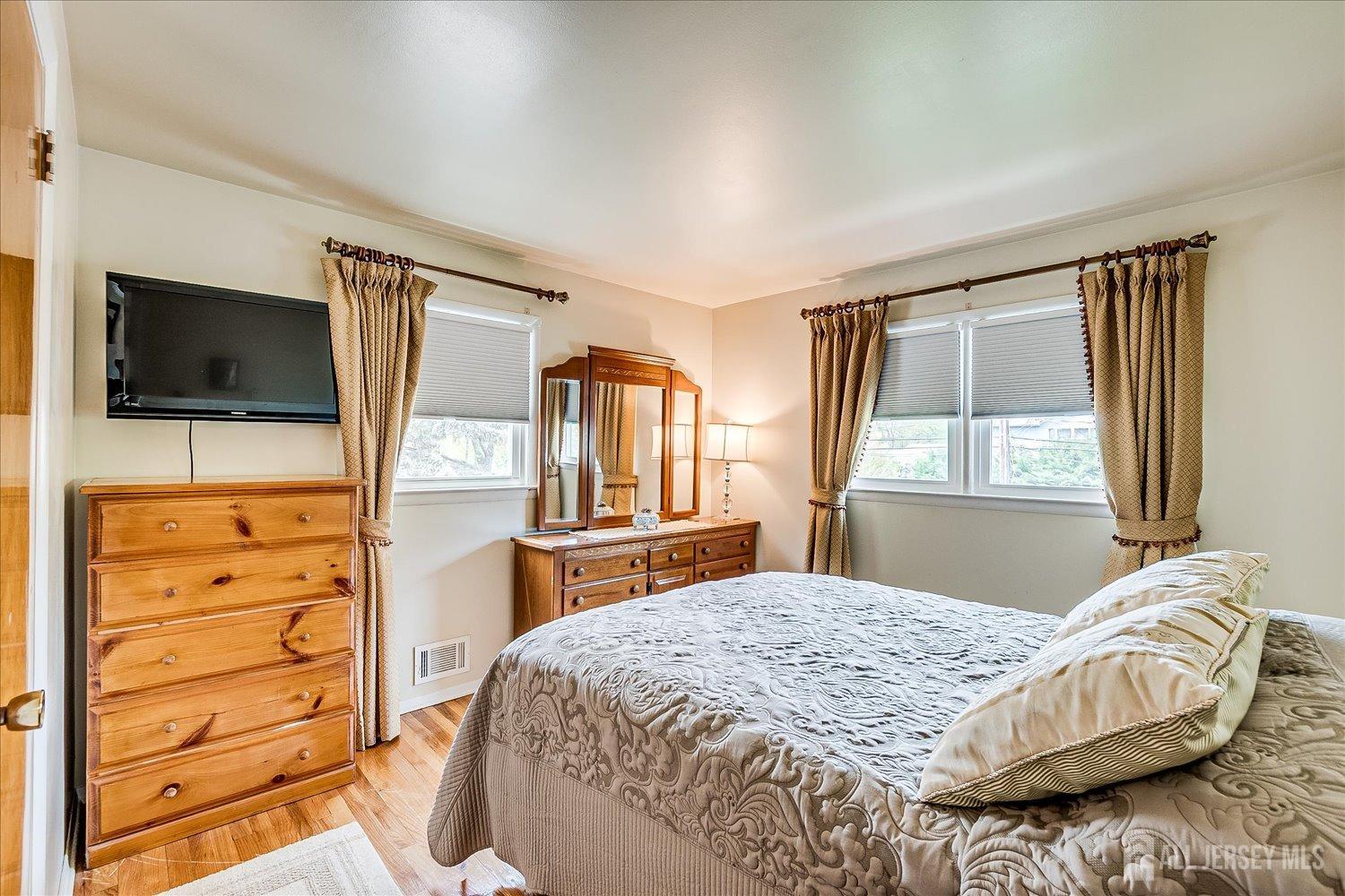 807 New Dover Road, Edison, New Jersey image 23