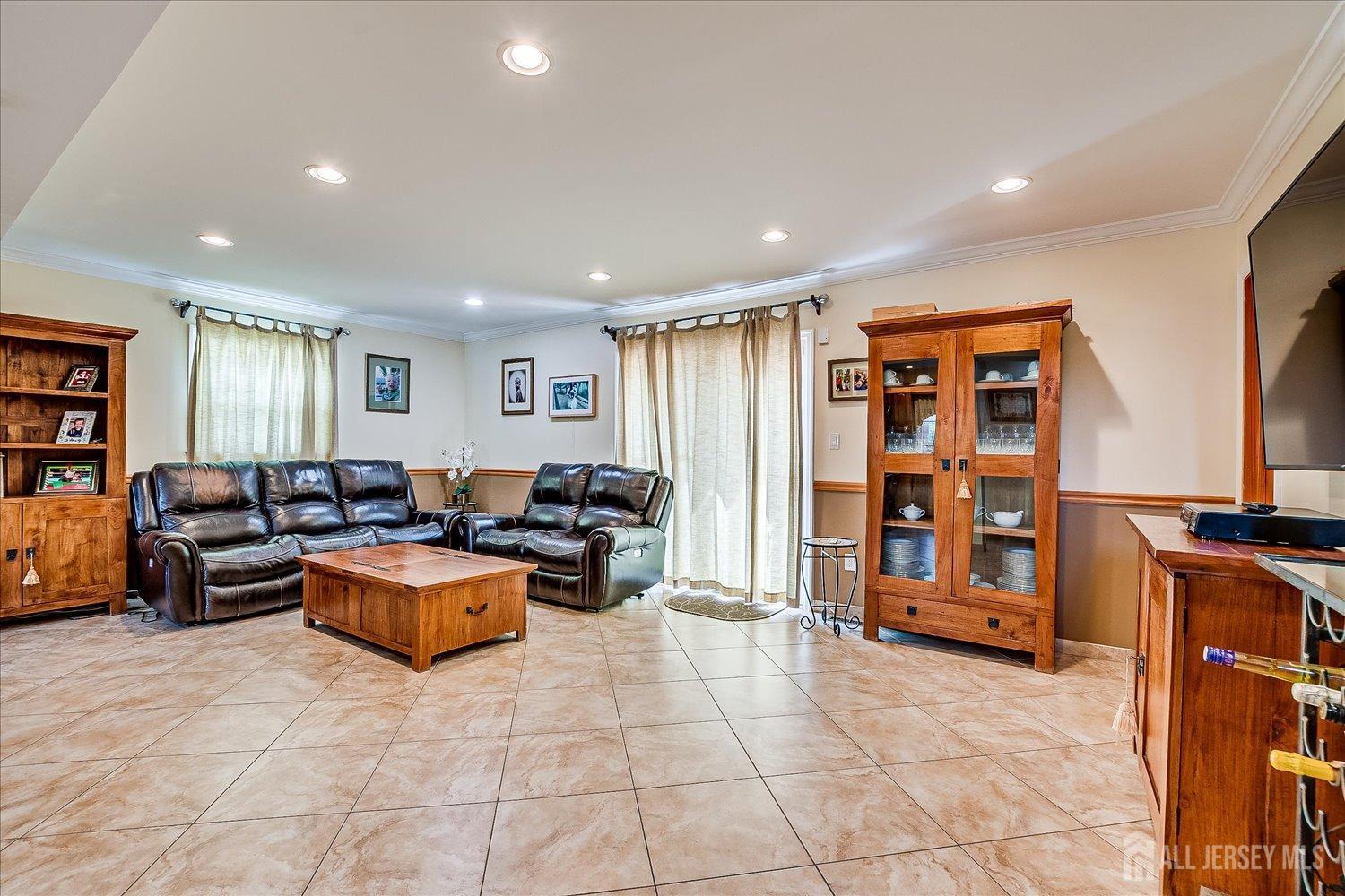 807 New Dover Road, Edison, New Jersey image 28