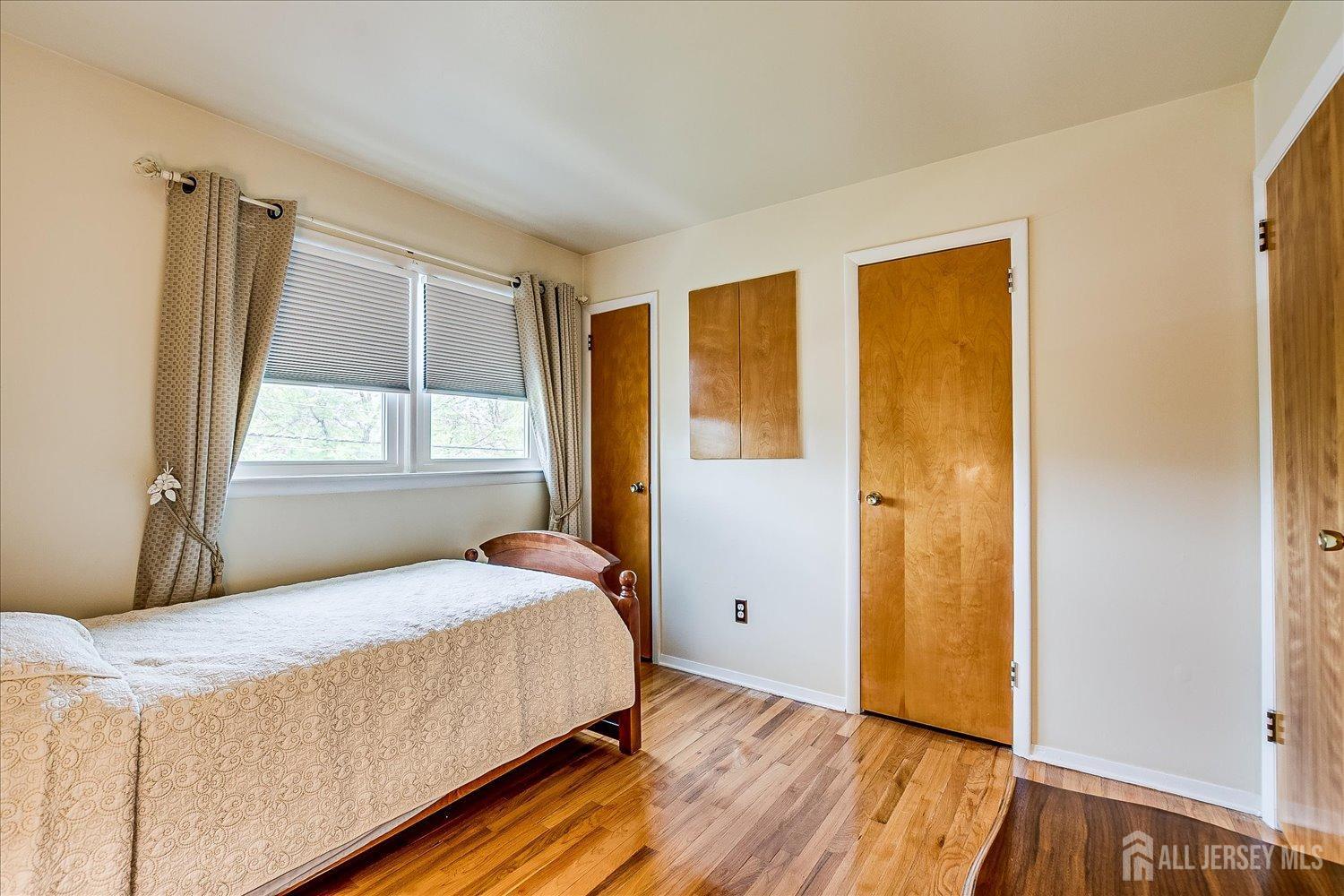 807 New Dover Road, Edison, New Jersey image 26