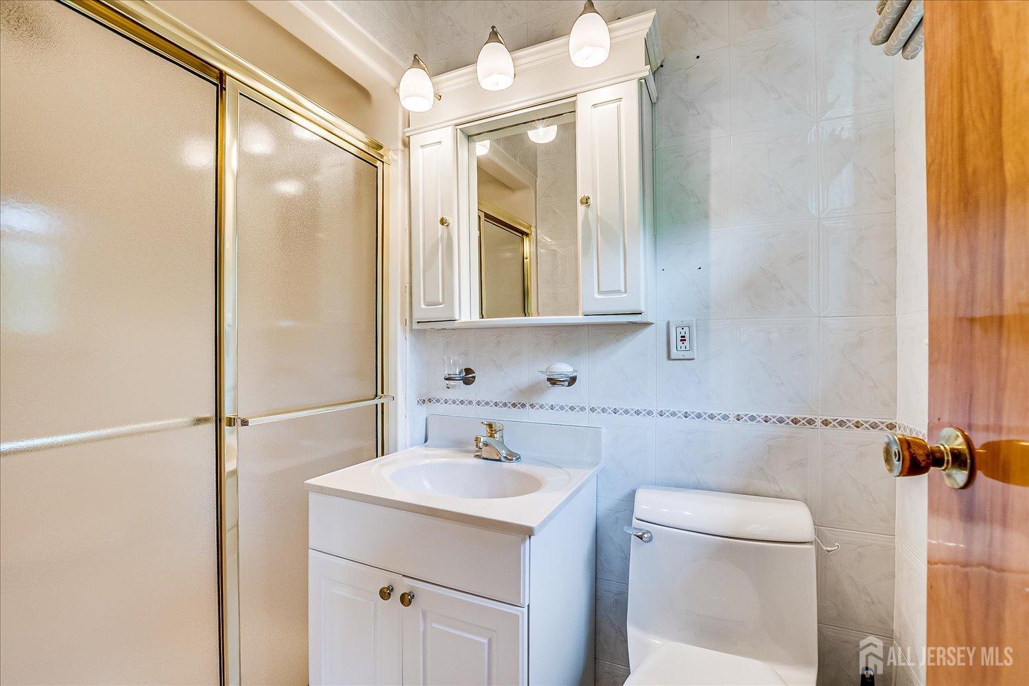 807 New Dover Road, Edison, New Jersey image 22
