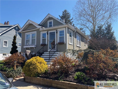 Homes For Sale - 30 Paul Street<br/> Fords, NJ 08863