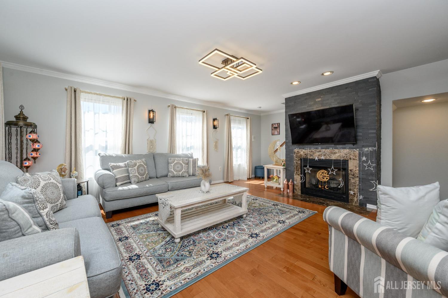 112 Woodlake Drive, Sayreville, New Jersey image 9