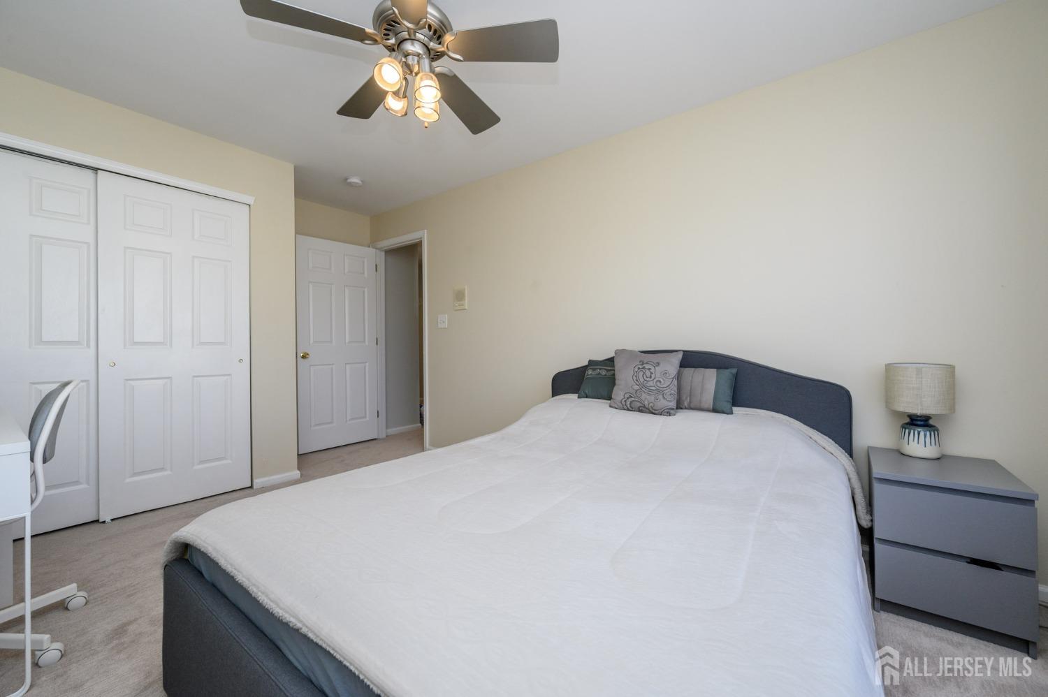 112 Woodlake Drive, Sayreville, New Jersey image 31