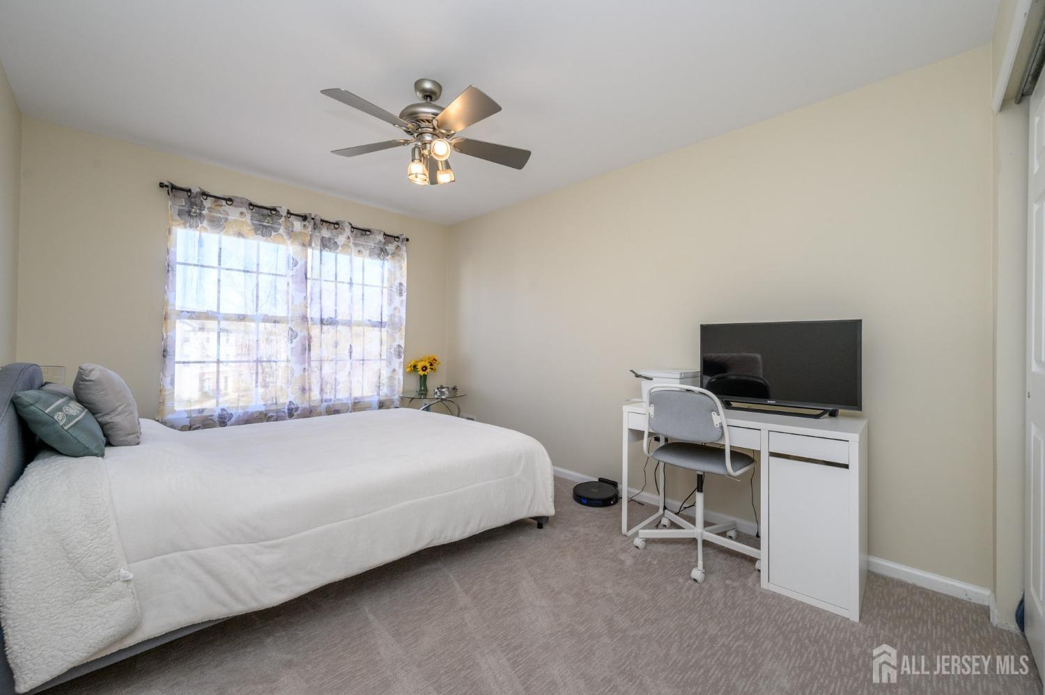 112 Woodlake Drive, Sayreville, New Jersey image 29