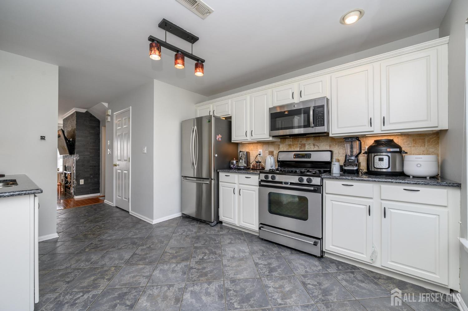 112 Woodlake Drive, Sayreville, New Jersey image 16