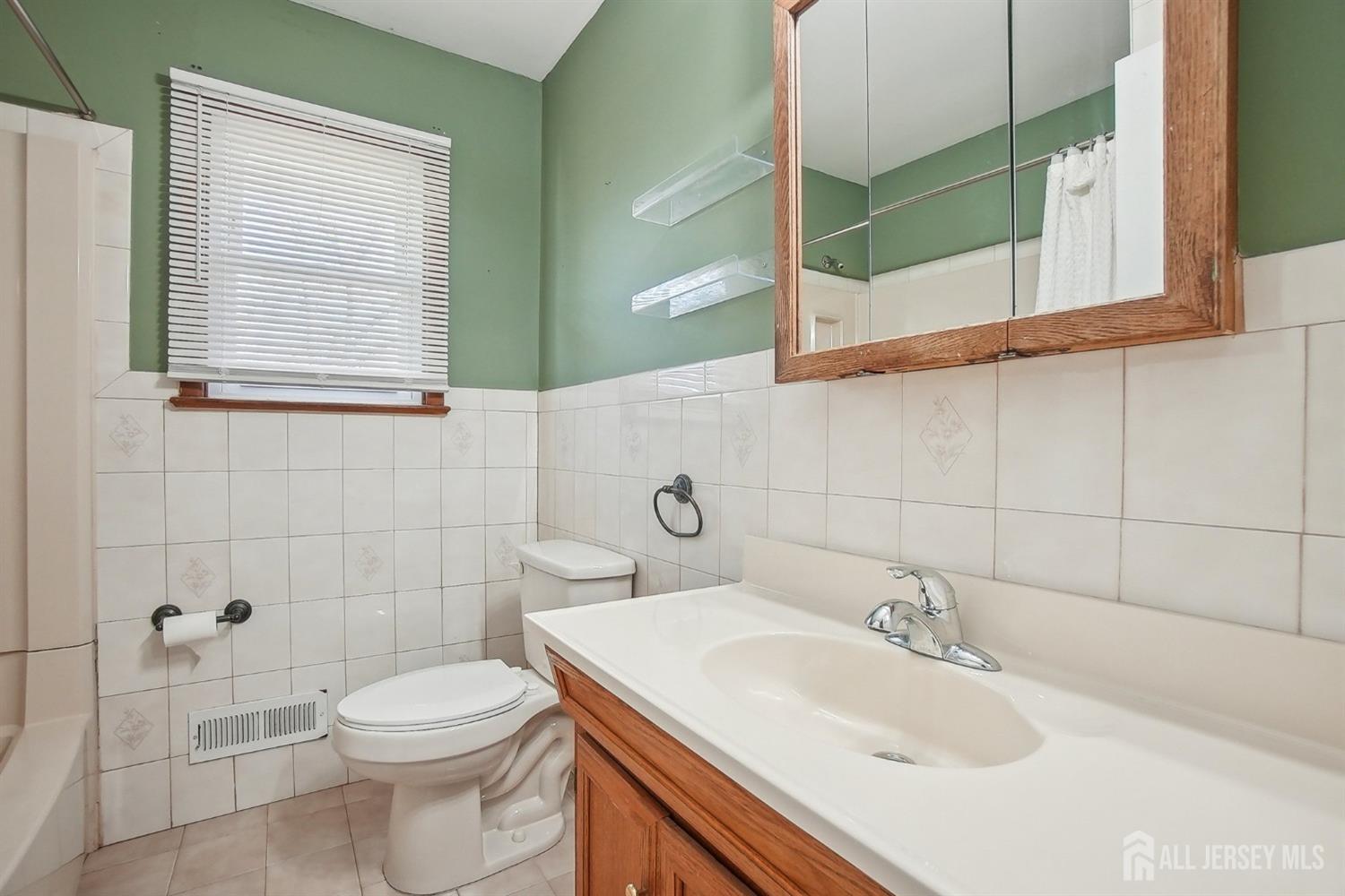 114 Woodrow Avenue, Piscataway, New Jersey image 9