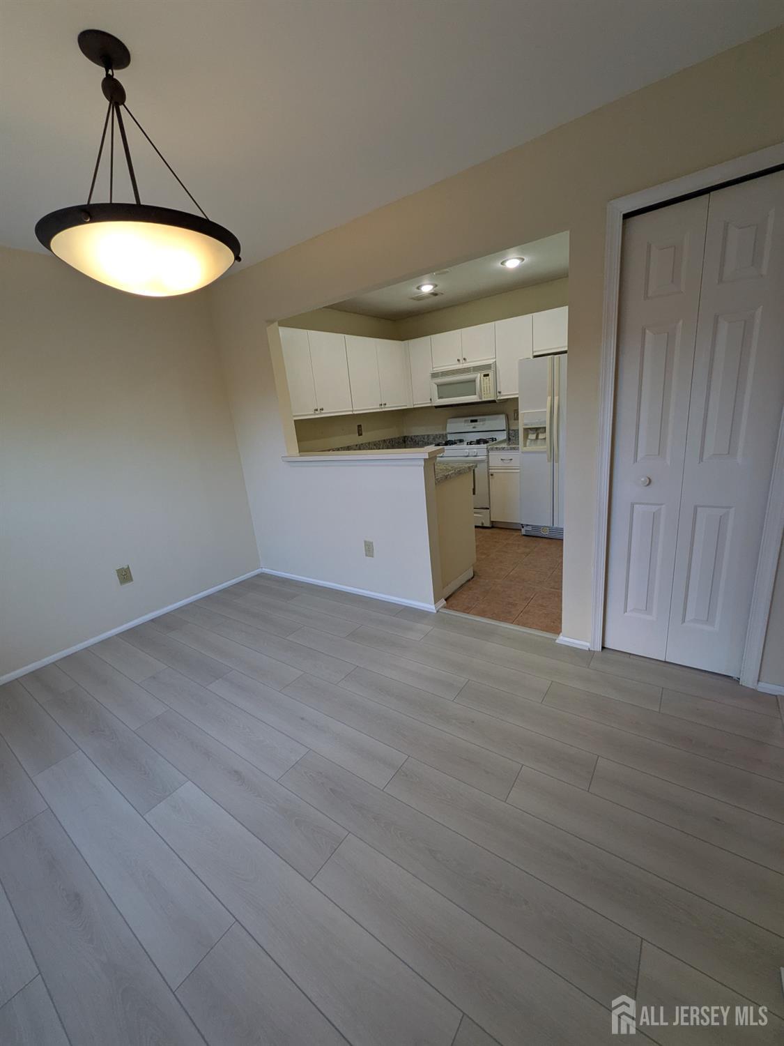 South Brunswick, New Jersey 08852, United States, 2 Bedrooms Bedrooms, ,2 BathroomsBathrooms,Residential,Active,205463