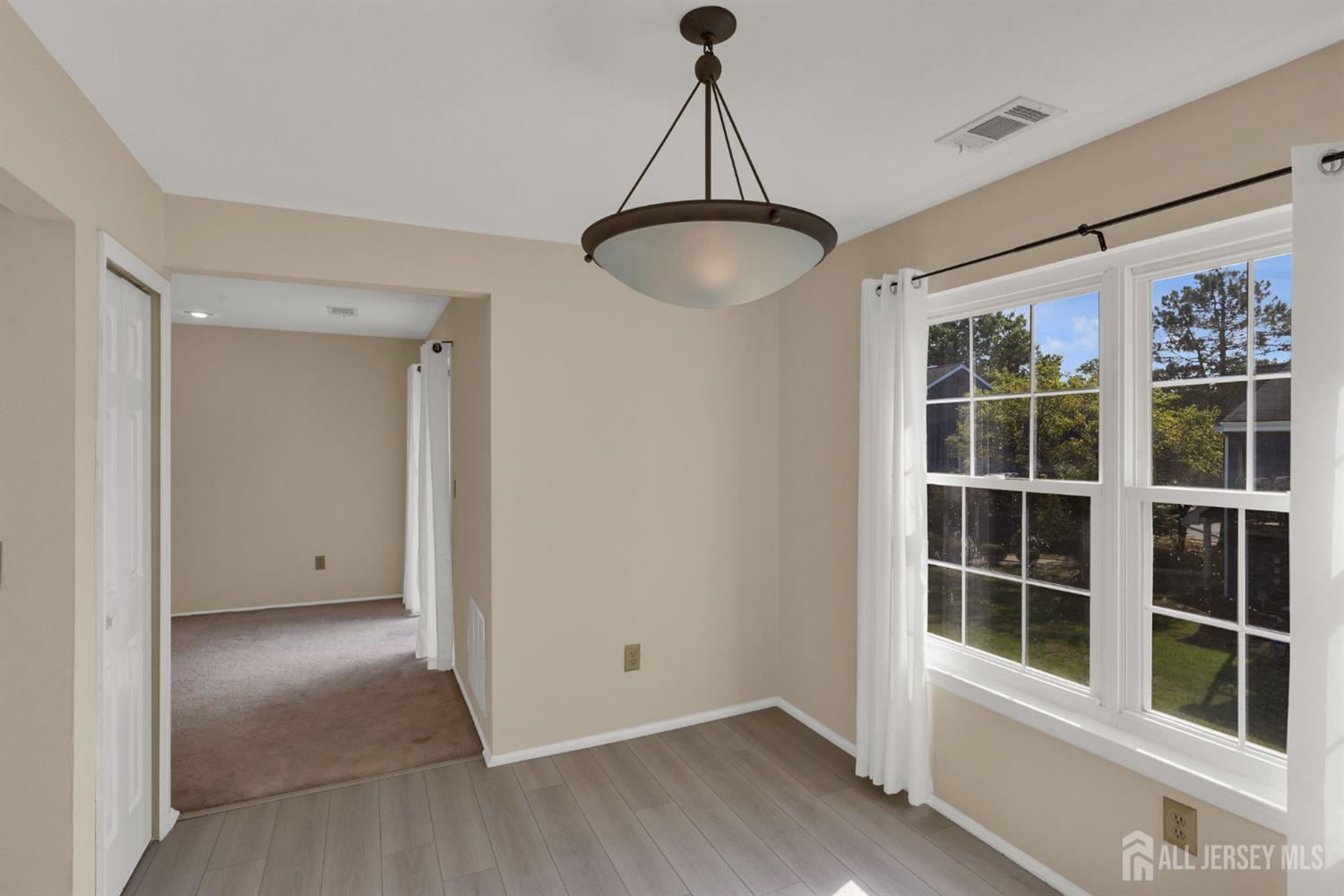 South Brunswick, New Jersey 08852, United States, 2 Bedrooms Bedrooms, ,2 BathroomsBathrooms,Residential,Active,205463